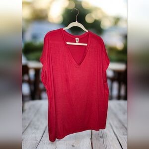 Sew In Love Tomato Red V-Neck Short Sleeve Top, EUC